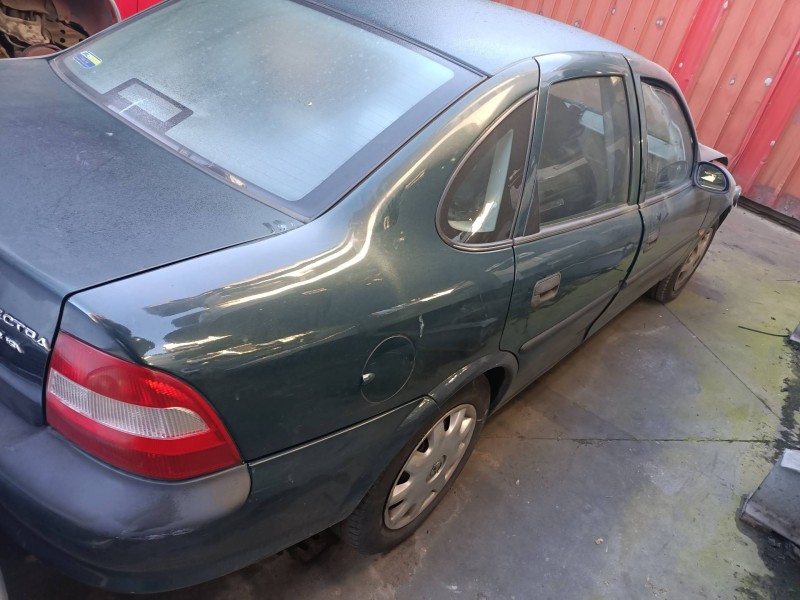 opel vectra b berlina del año 1999