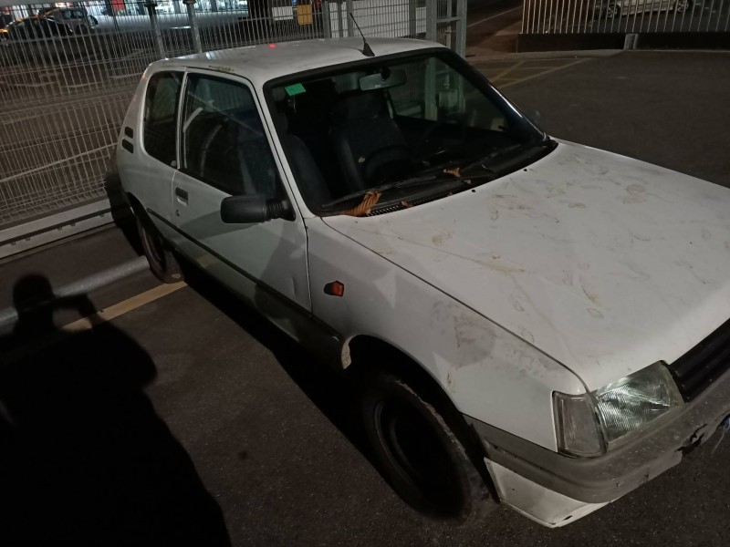 peugeot 205 berlina del año 1998