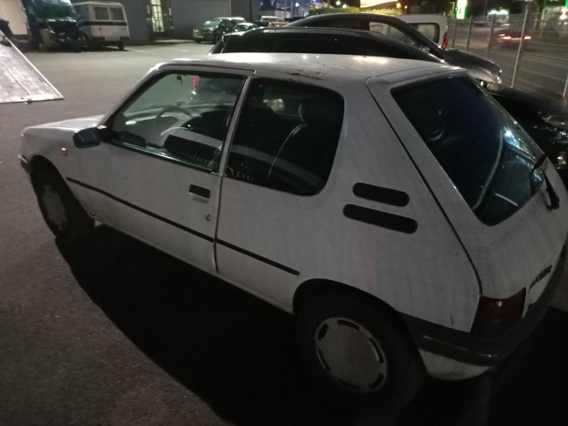peugeot 205 berlina del año 1998