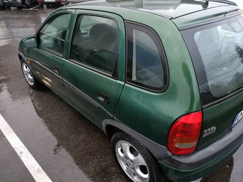 opel corsa b del año 2000