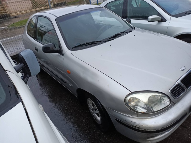 daewoo lanos del año 2000