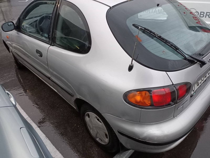 daewoo lanos del año 2000