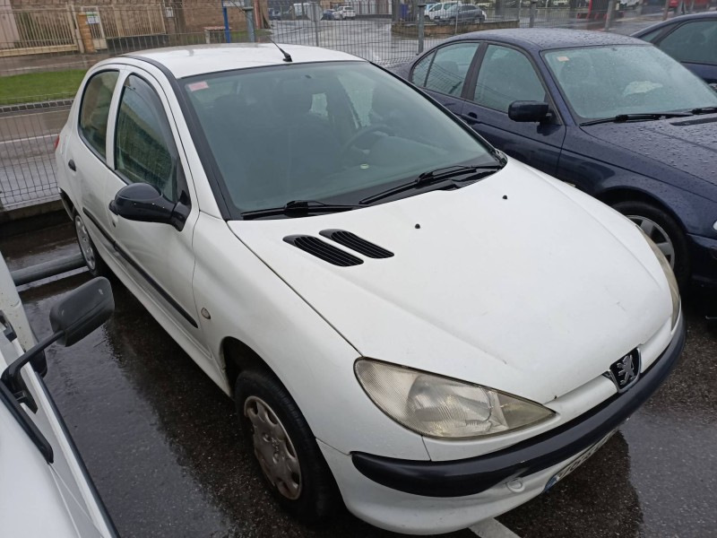 peugeot 206 berlina del año 2000