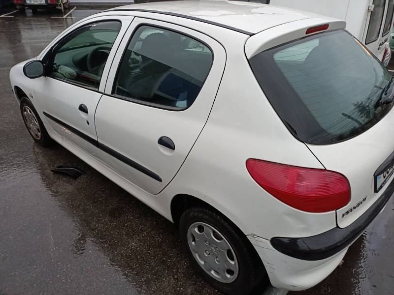 peugeot 206 berlina del año 2000