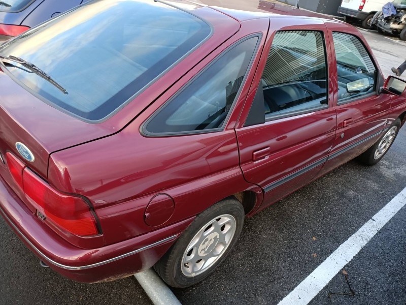 ford escort berlina/turnier del año 1994