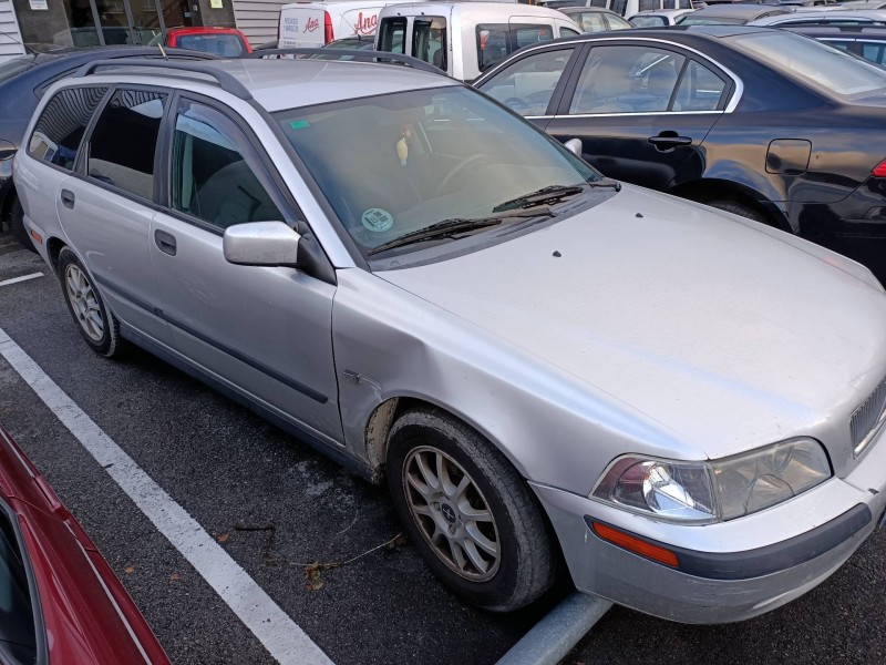 volvo v40 familiar del año 2002