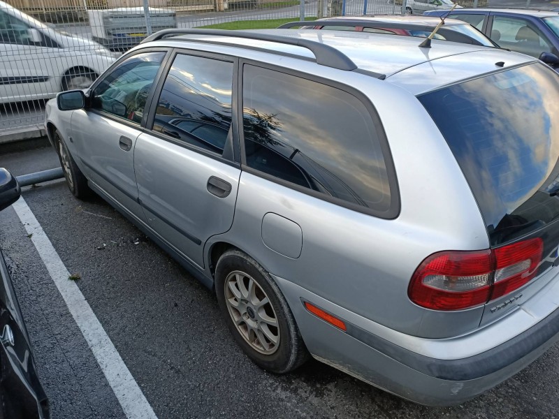 volvo v40 familiar del año 2002