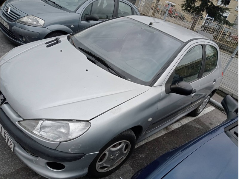 peugeot 206 berlina del año 2002