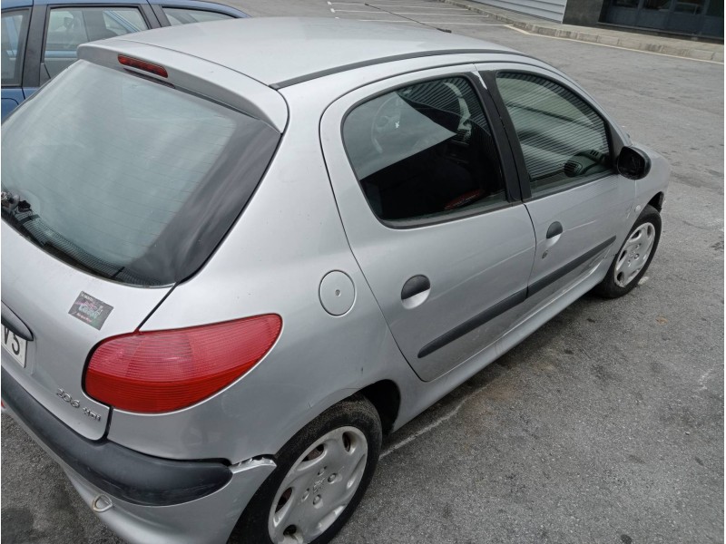 peugeot 206 berlina del año 2002