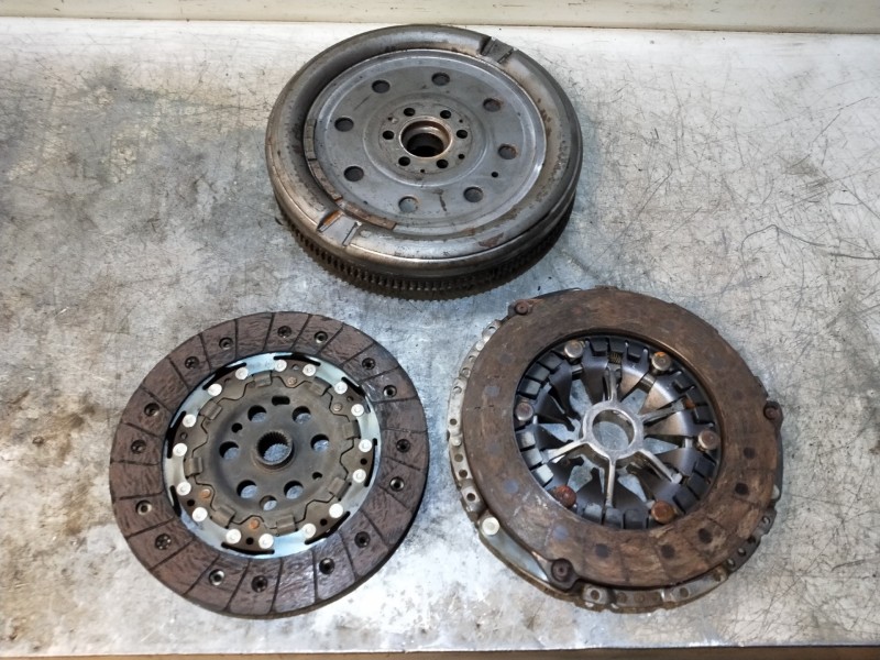 Recambio de kit embrague para seat leon (1p1) 1.9 tdi referencia OEM IAM   