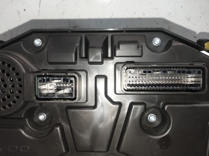 Recambio de cuadro instrumentos para toyota avensis advance referencia OEM IAM 8380005V61NL 000432 