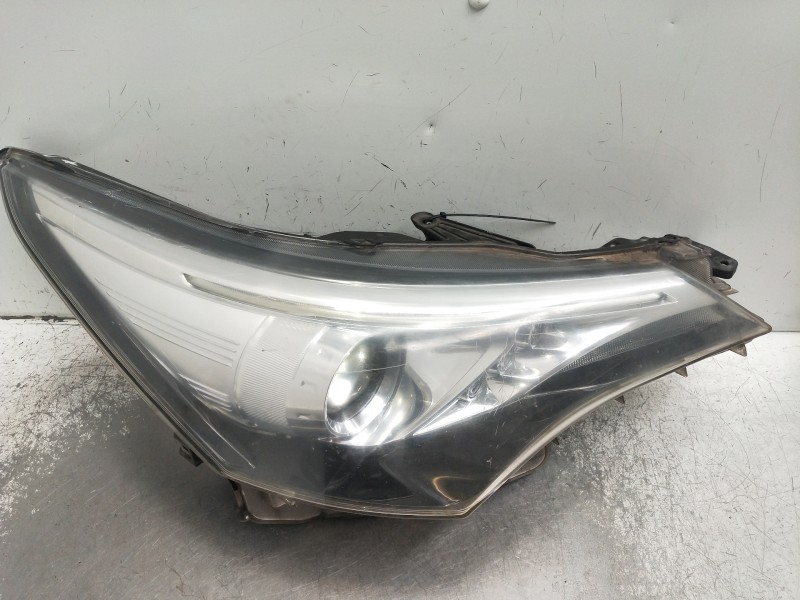 Recambio de faro derecho para toyota avensis advance referencia OEM IAM VERFOTOS  