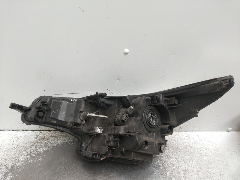 Recambio de faro derecho para toyota avensis advance referencia OEM IAM VERFOTOS  