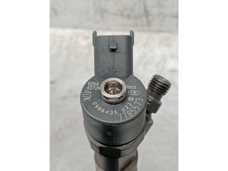Recambio de inyector para bmw x5 (e53) 3.0d referencia OEM IAM 0986435022 7785573 BOSCH