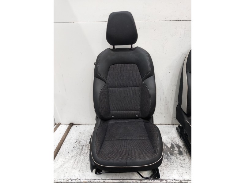 Recambio de juego asientos completo para renault captur ii 1.0 referencia OEM IAM   5P