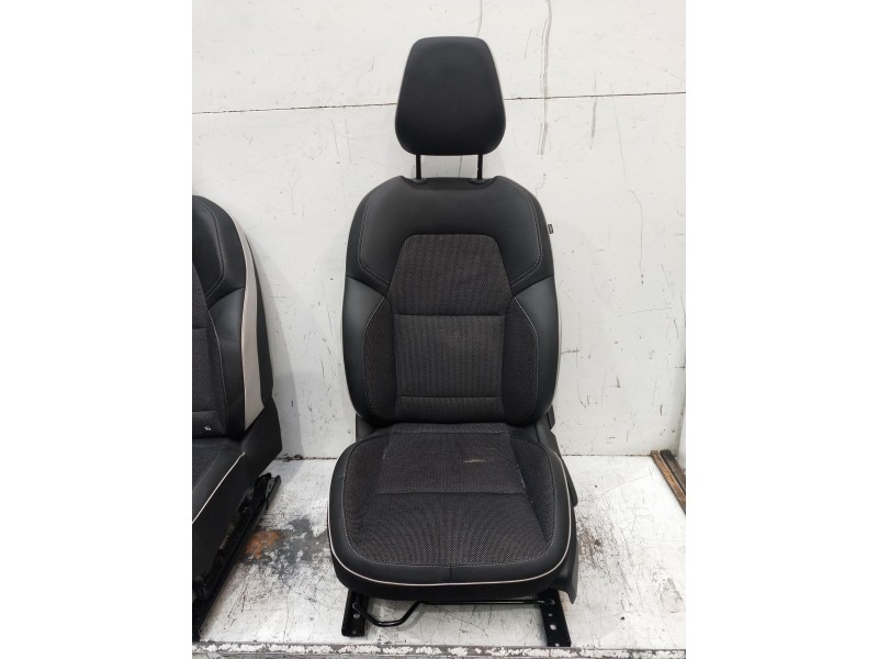 Recambio de juego asientos completo para renault captur ii 1.0 referencia OEM IAM   5P