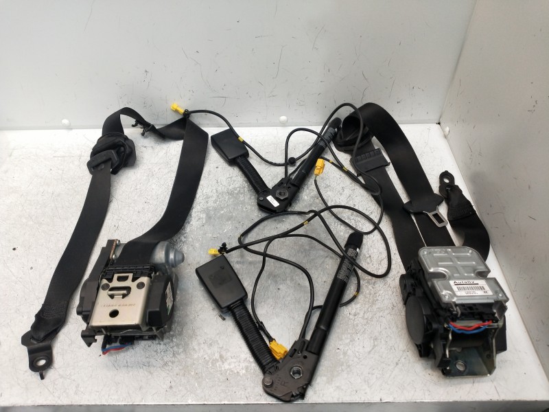 Recambio de juego cinturones delantero para mercedes clase cls (w219) 350 cgi (219.357) referencia OEM IAM   