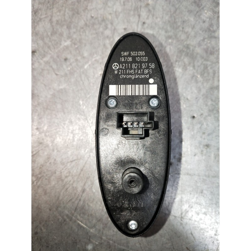Recambio de mando elevalunas delantero derecho para mercedes clase cls (w219) 350 cgi (219.357) referencia OEM IAM A2118219758  