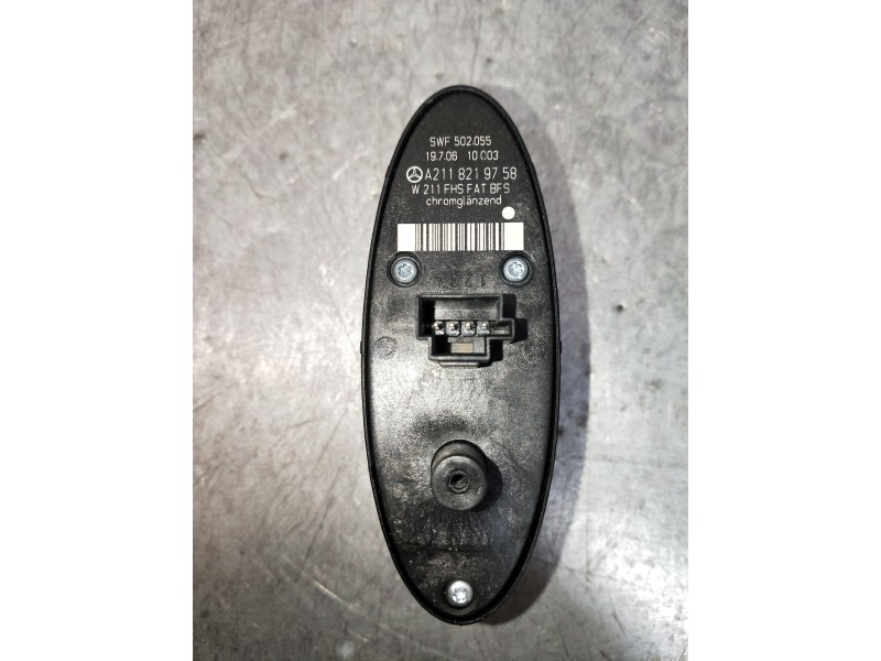 Recambio de mando elevalunas delantero derecho para mercedes clase cls (w219) 350 cgi (219.357) referencia OEM IAM A2118219758  