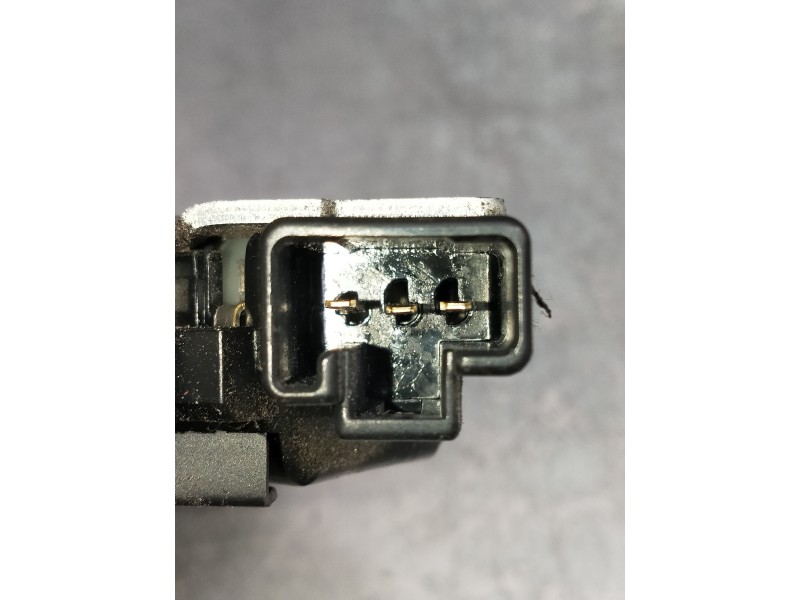 Recambio de motor cierre centralizado porton para toyota avensis advance referencia OEM IAM 1309558054  4P