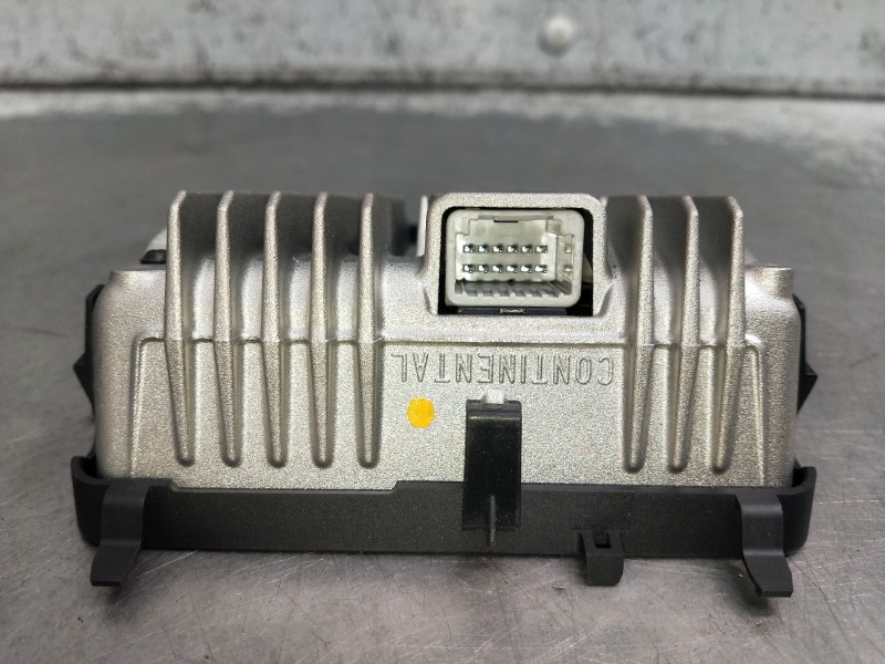 Recambio de modulo electronico para toyota avensis advance referencia OEM IAM 8818105010 10R047416 CAMARA