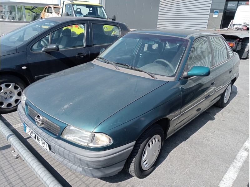 opel astra f berlina del año 1996