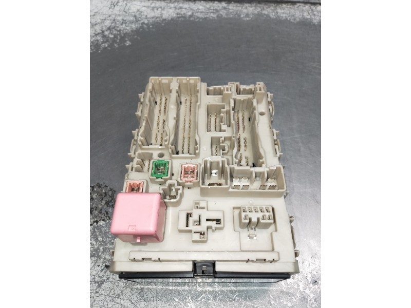 Recambio de caja reles / fusibles para toyota avensis advance referencia OEM IAM 8273005J70 480215G07 