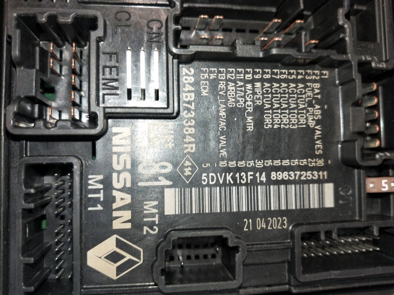 Recambio de caja reles / fusibles para renault captur ii 1.0 referencia OEM IAM 284B73384R 5DVK13F14 8963725311