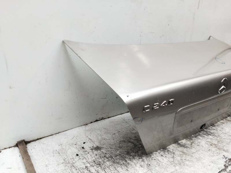 Recambio de tapa maletero para mercedes clase c (w202) berlina 240 (202.026) referencia OEM IAM   