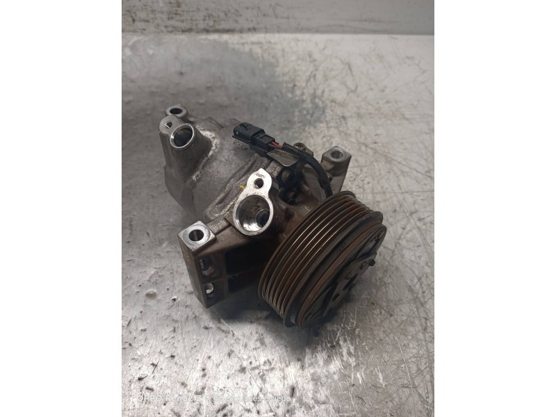 Recambio de compresor aire acondicionado para renault express referencia OEM IAM 926008942R  