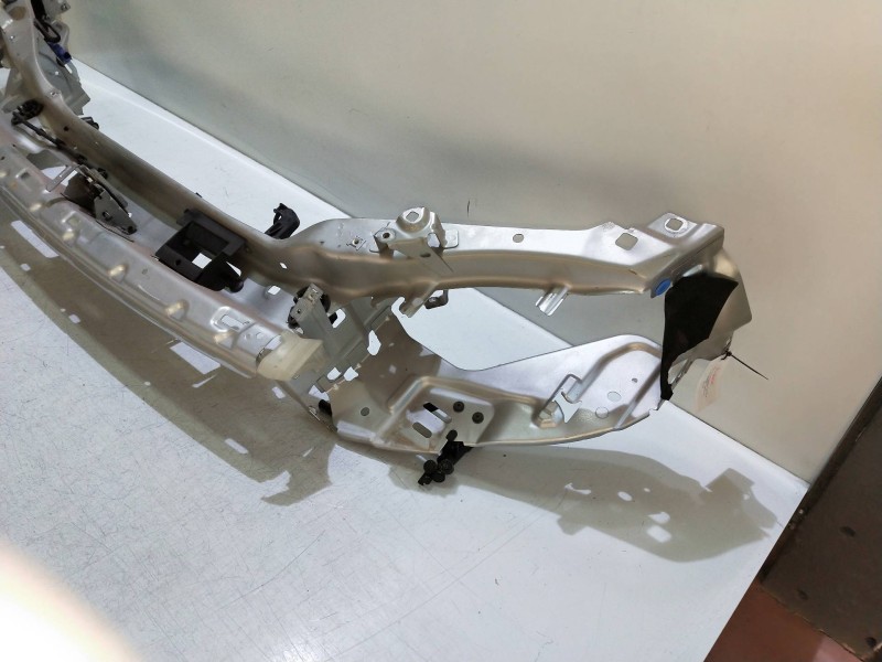 Recambio de panel frontal para volvo c30 2.0 diesel cat referencia OEM IAM   