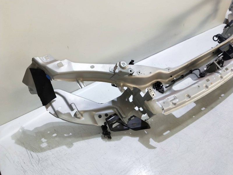 Recambio de panel frontal para volvo c30 2.0 diesel cat referencia OEM IAM   