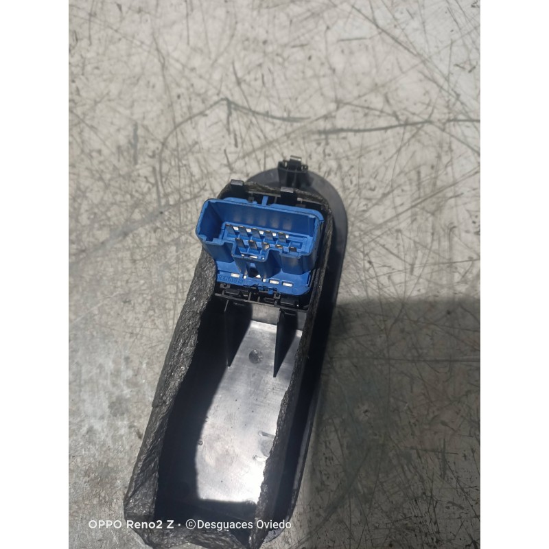 Recambio de mando elevalunas delantero izquierdo para renault megane ii classic berlina confort authentique referencia OEM IAM  