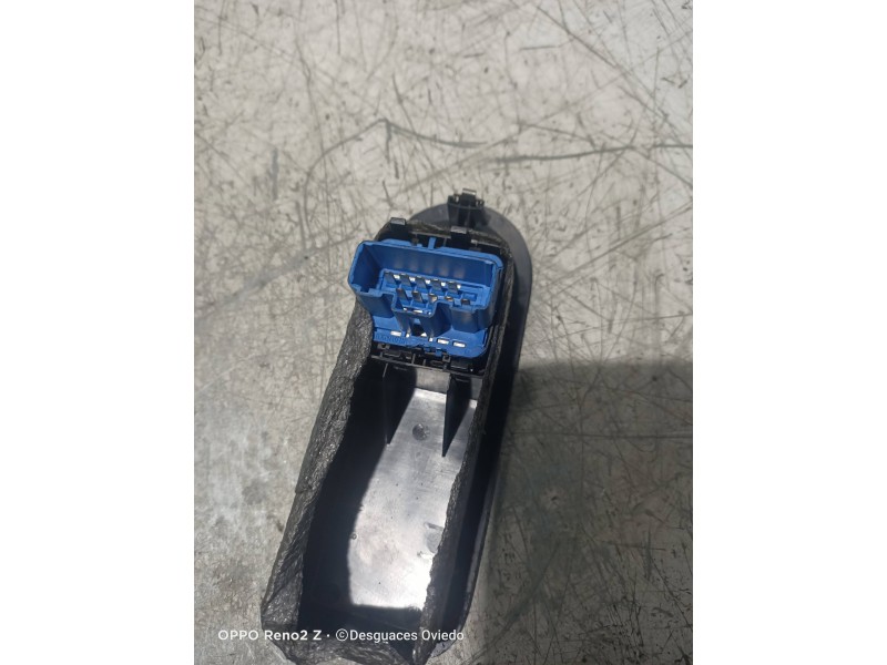 Recambio de mando elevalunas delantero izquierdo para renault megane ii classic berlina confort authentique referencia OEM IAM  
