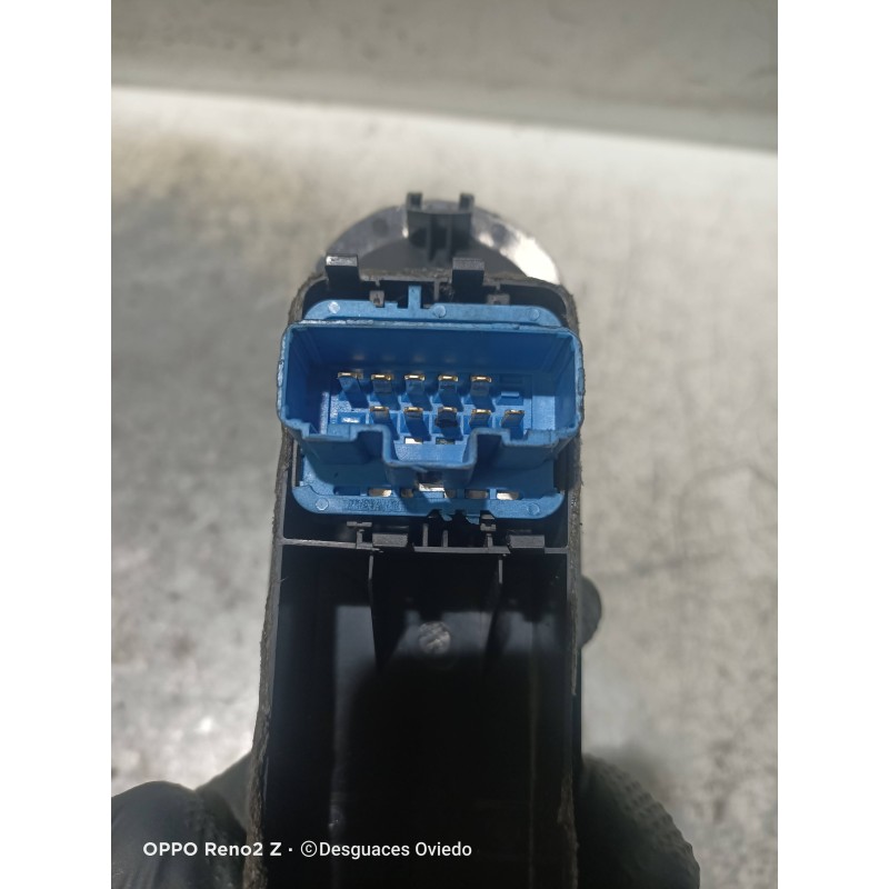 Recambio de mando elevalunas delantero izquierdo para renault megane ii berlina 3p authentique referencia OEM IAM   