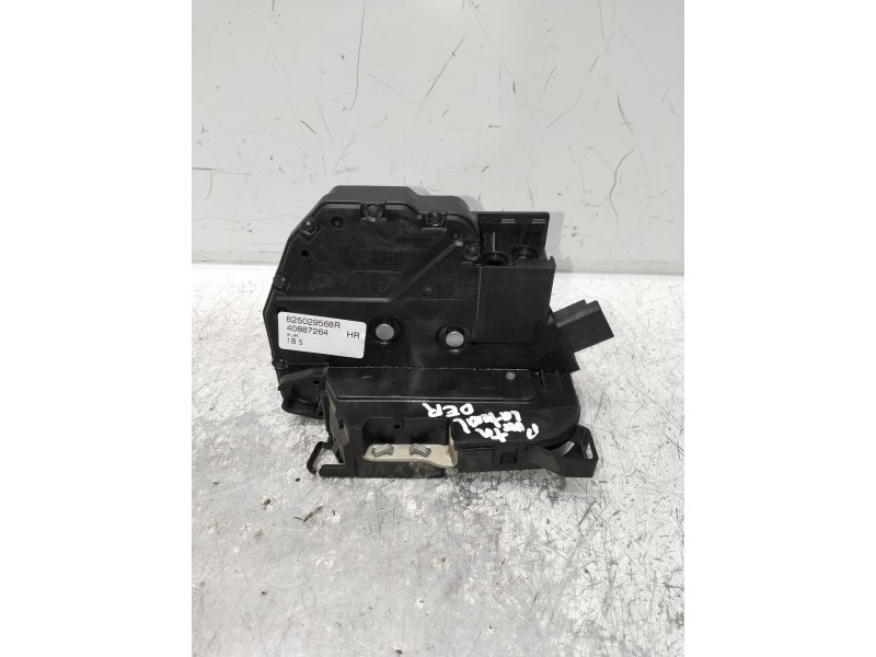 Recambio de motor cierre centralizado delantero derecho para renault express referencia OEM IAM 825029568R  5P