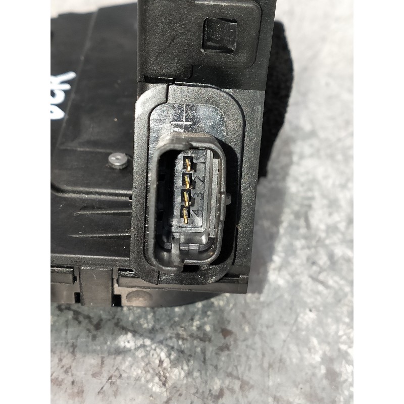 Recambio de motor cierre centralizado delantero derecho para renault express referencia OEM IAM 825029568R  5P
