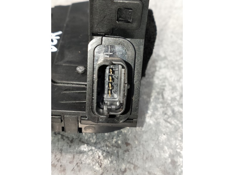 Recambio de motor cierre centralizado delantero derecho para renault express referencia OEM IAM 825029568R  5P