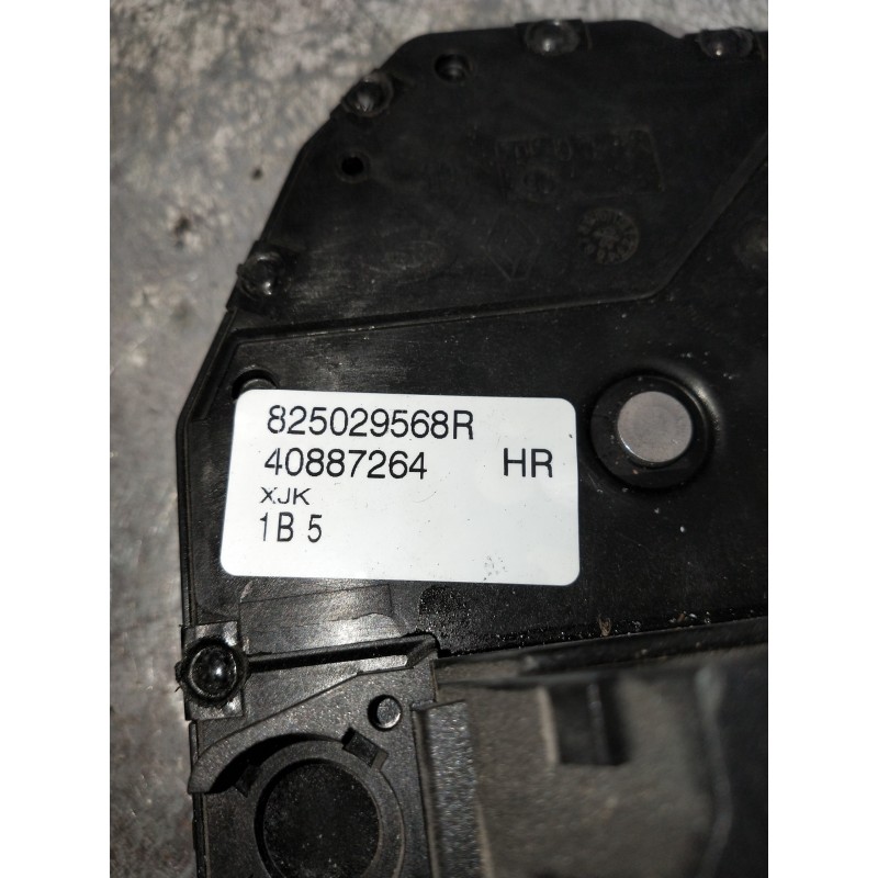 Recambio de motor cierre centralizado delantero derecho para renault express referencia OEM IAM 825029568R  5P