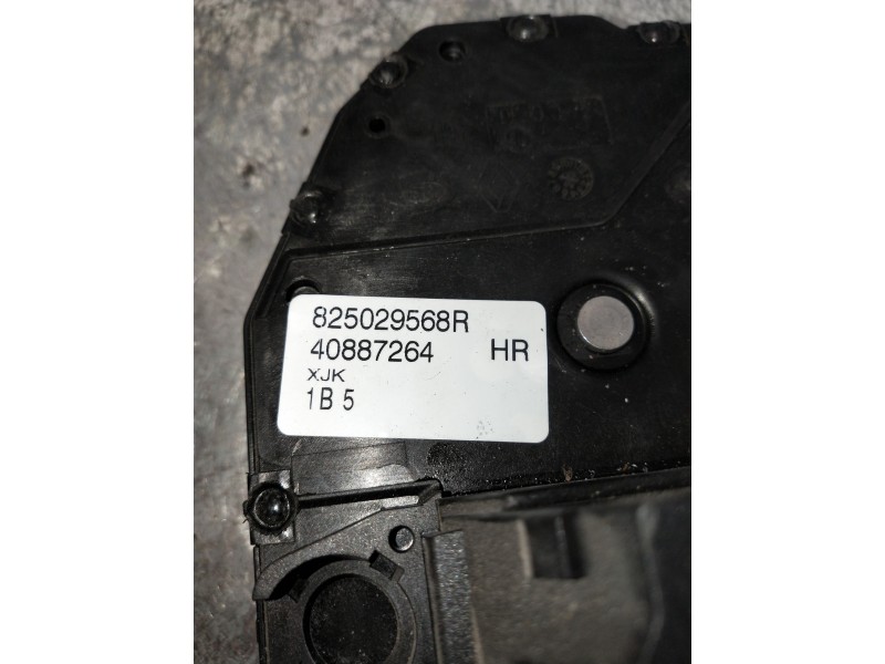 Recambio de motor cierre centralizado delantero derecho para renault express referencia OEM IAM 825029568R  5P