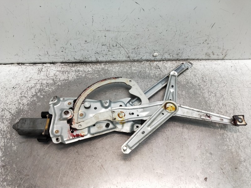 Recambio de elevalunas delantero derecho para bmw serie 3 berlina (e36) 318is referencia OEM IAM 113157  4P