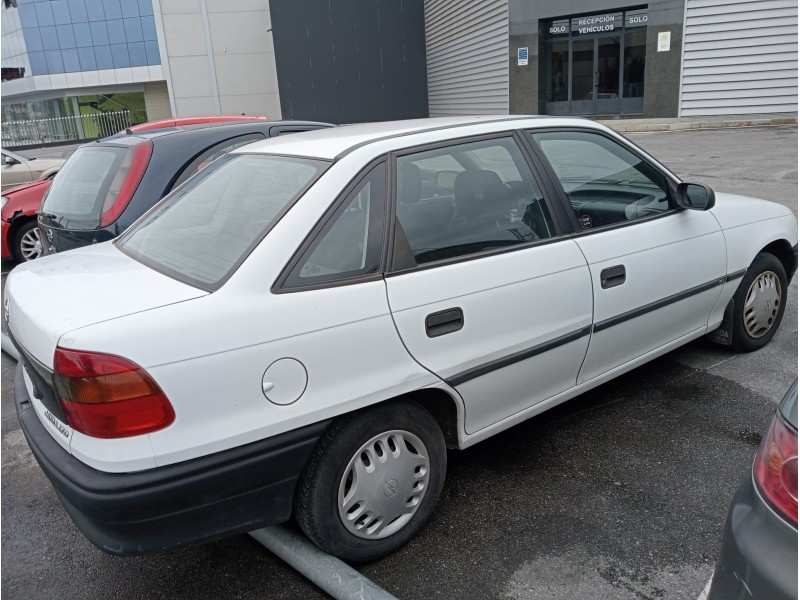 opel astra f berlina del año 1995