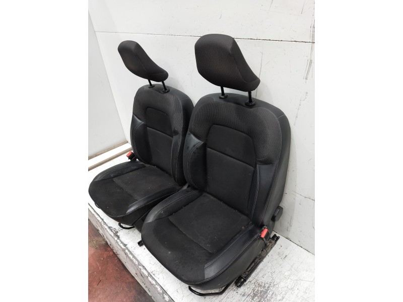 Recambio de juego asientos completo para renault express referencia OEM IAM DELANTEROS VER FOTOS 