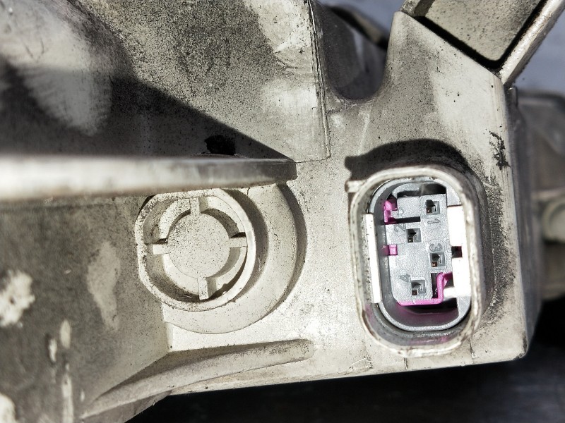 Recambio de piloto delantero izquierdo para bmw serie 6 coupe (e63) referencia OEM IAM 031133100100 717687105 LED