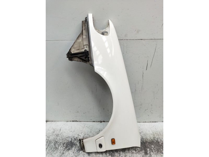 Recambio de aleta delantera izquierda para audi a6 berlina (c4) 2.6 quattro referencia OEM IAM   