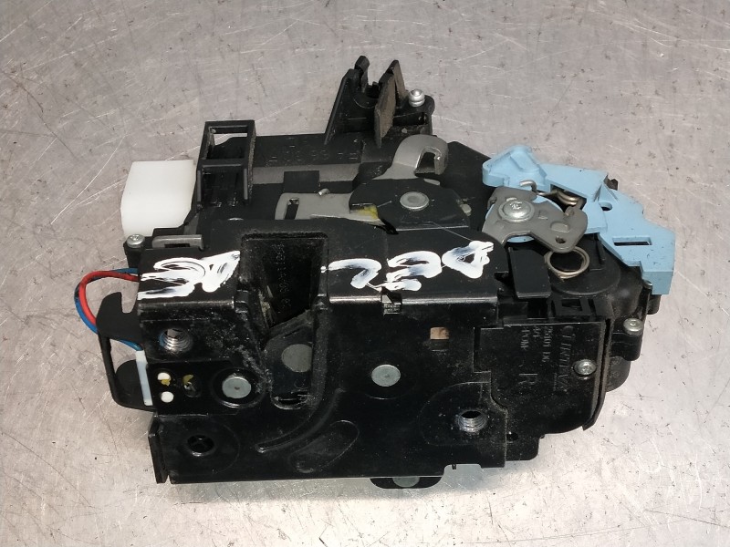 Recambio de motor cierre centralizado delantero derecho para volkswagen caddy ka/kb (2c) combi bluemotion referencia OEM IAM 3D1