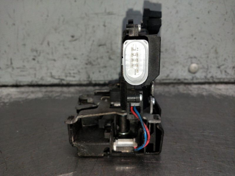 Recambio de motor cierre centralizado delantero derecho para volkswagen caddy ka/kb (2c) combi bluemotion referencia OEM IAM 3D1