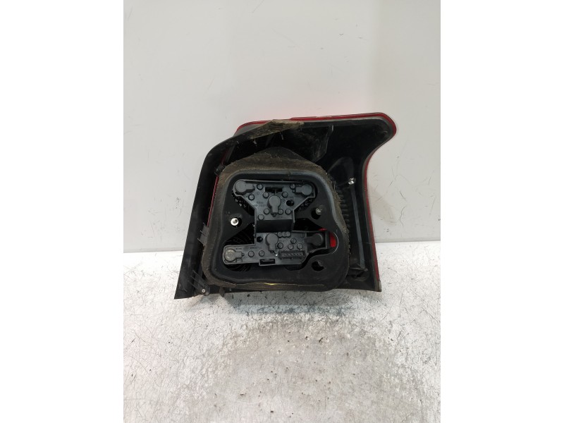 Recambio de piloto trasero izquierdo para toyota avensis berlina (t25) 1.8 sol sedán (4-ptas.) referencia OEM IAM   