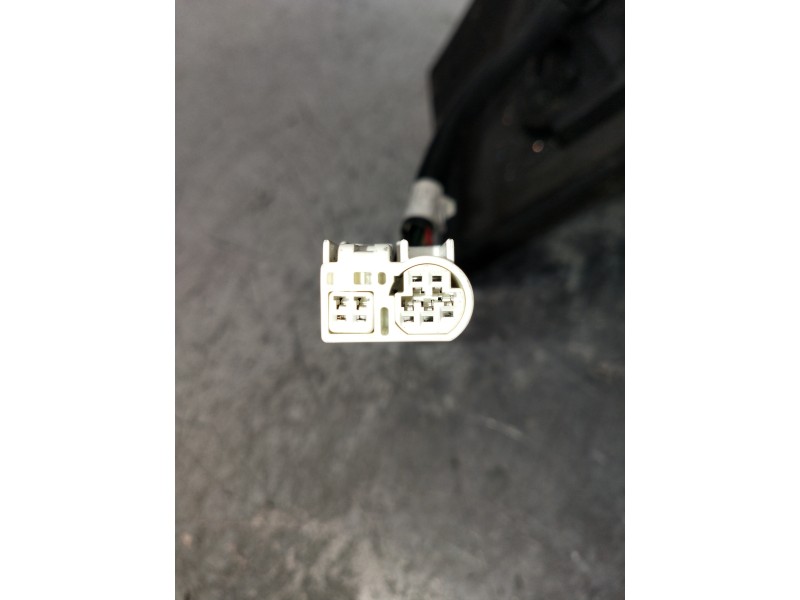 Recambio de retrovisor derecho para toyota avensis berlina (t25) 1.8 sol sedán (4-ptas.) referencia OEM IAM ELECTRICO UN ENCHUFE