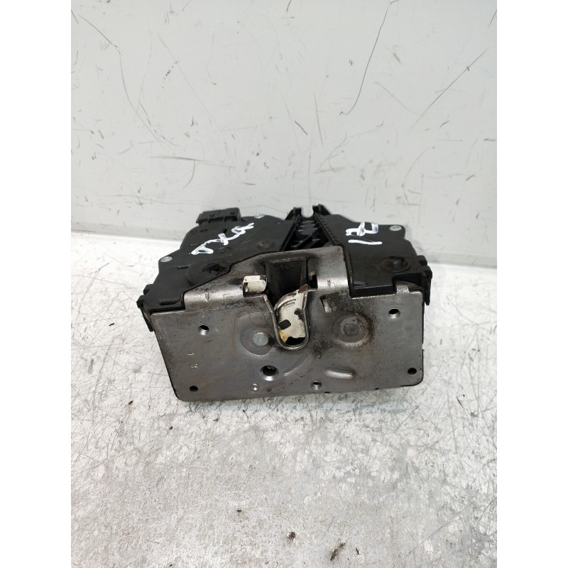 Recambio de motor cierre centralizado trasero izquierdo para opel corsa d 1.2 cat (a 12 xer / ldc) referencia OEM IAM 13258265  